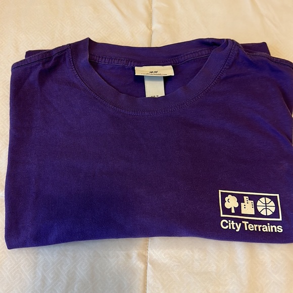 H&M Tee - Picture 6 of 7